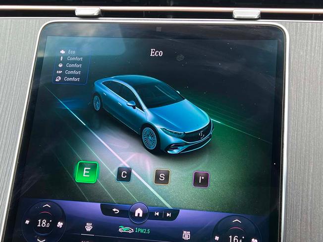 MERCEDES-BENZ Eqs Photo 32