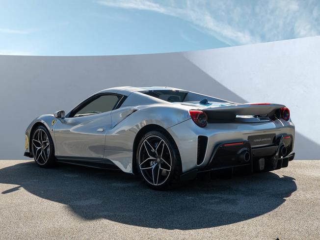 FERRARI 488 Pista Photo 10