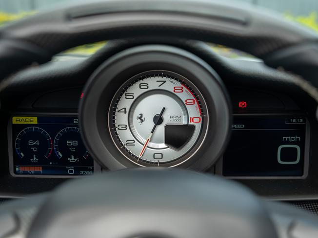 FERRARI 488 Pista Photo 12