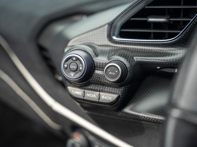 FERRARI 488 Pista Photo 13