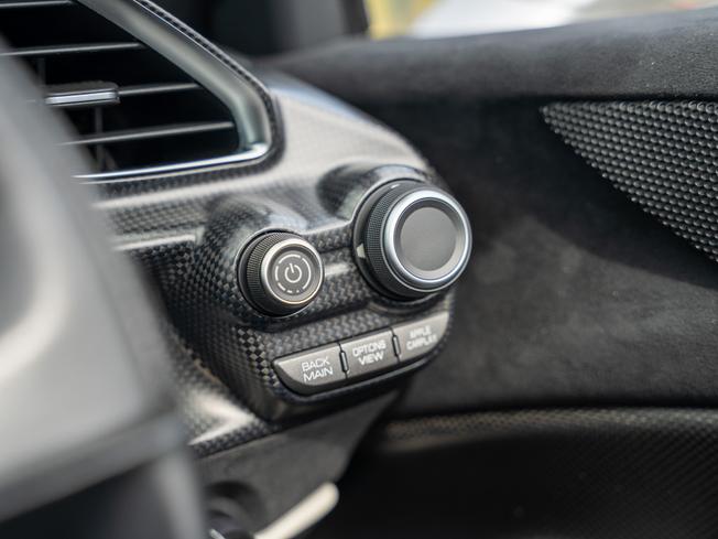FERRARI 488 Pista Photo 14