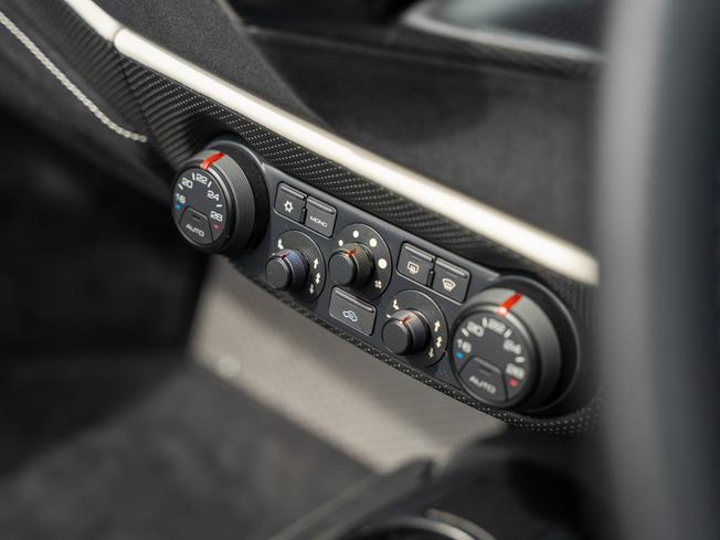 FERRARI 488 Pista Photo 15