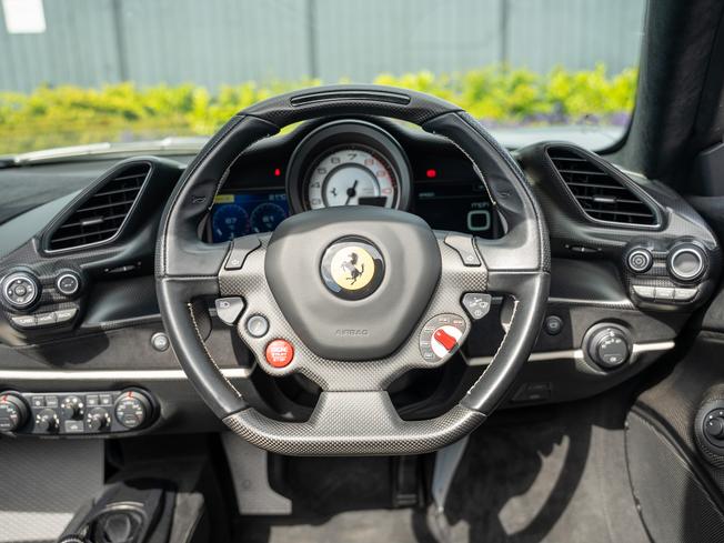 FERRARI 488 Pista Photo 23