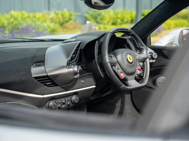 FERRARI 488 Pista Photo 26