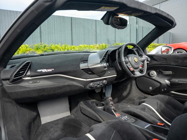 FERRARI 488 Pista Photo 27