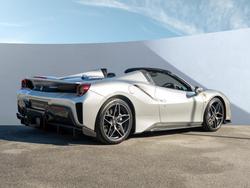 FERRARI 488 Pista Photo 3