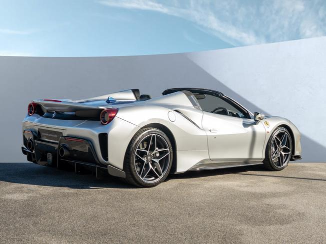 FERRARI 488 Pista Photo 3