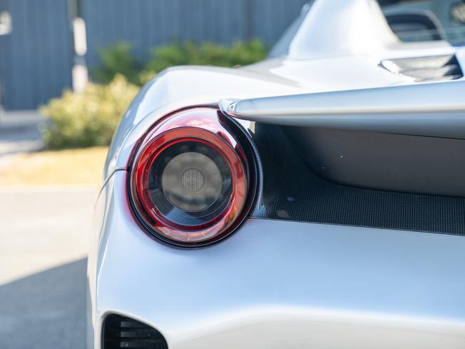 FERRARI 488 Pista Photo 34