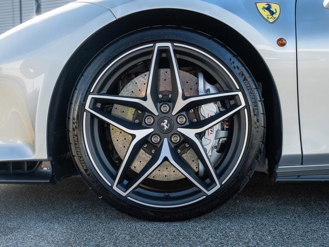 FERRARI 488 Pista Photo 41
