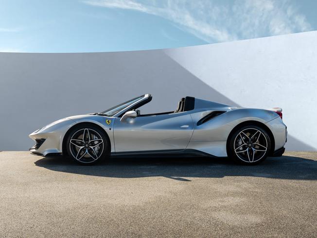 FERRARI 488 Pista Photo 6