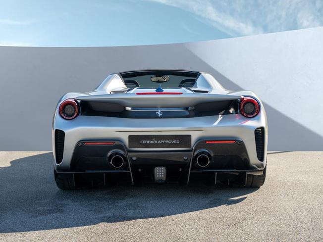 FERRARI 488 Pista Photo 8