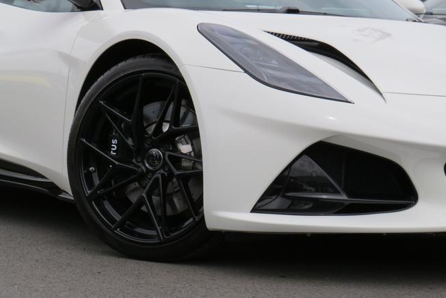 LOTUS Emira Photo 10
