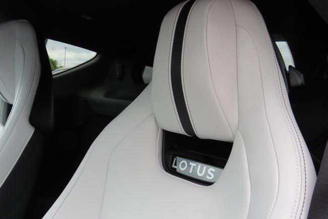 LOTUS Emira Photo 27