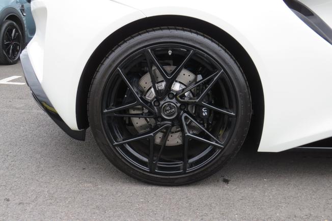 LOTUS Emira Photo 4