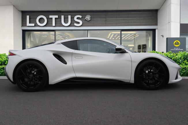 LOTUS Emira Photo 9