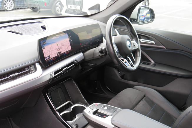 BMW Ix1 Photo 15