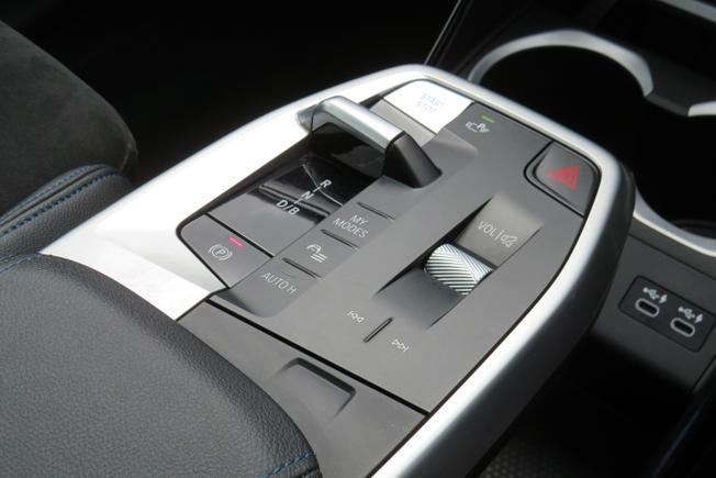 BMW Ix1 Photo 37