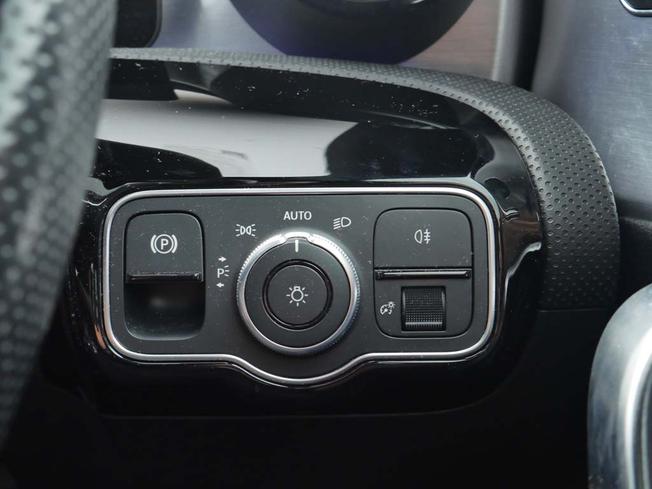 MERCEDES-BENZ CLA Class Photo 15