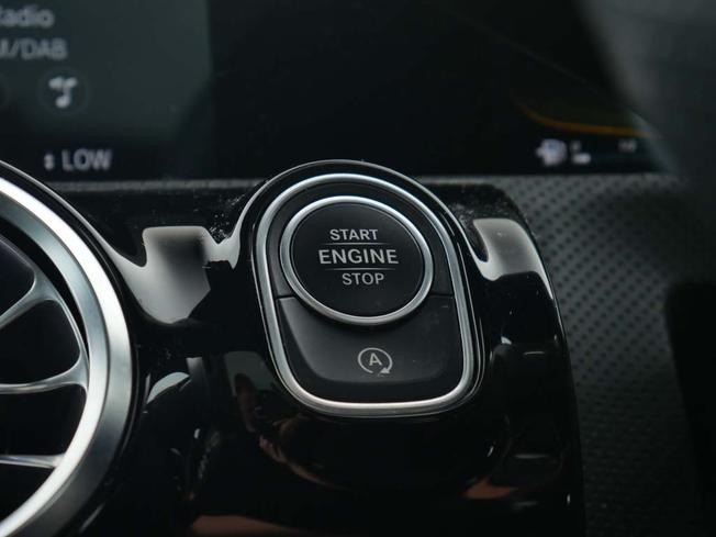 MERCEDES-BENZ CLA Class Photo 20