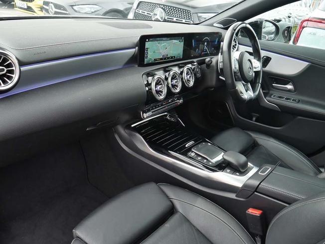 MERCEDES-BENZ CLA Class Photo 3