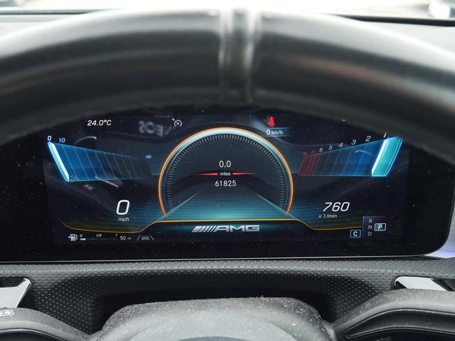 MERCEDES-BENZ CLA Class Photo 4