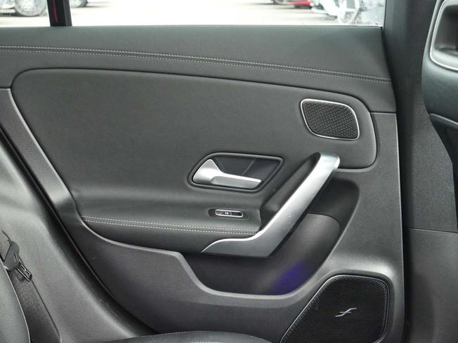 MERCEDES-BENZ CLA Class Photo 42