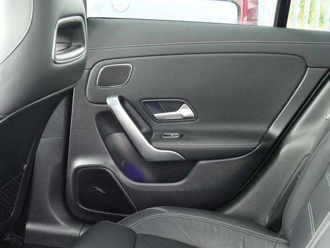 MERCEDES-BENZ CLA Class Photo 44