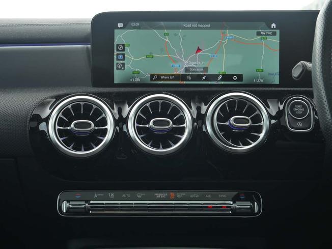 MERCEDES-BENZ CLA Class Photo 48