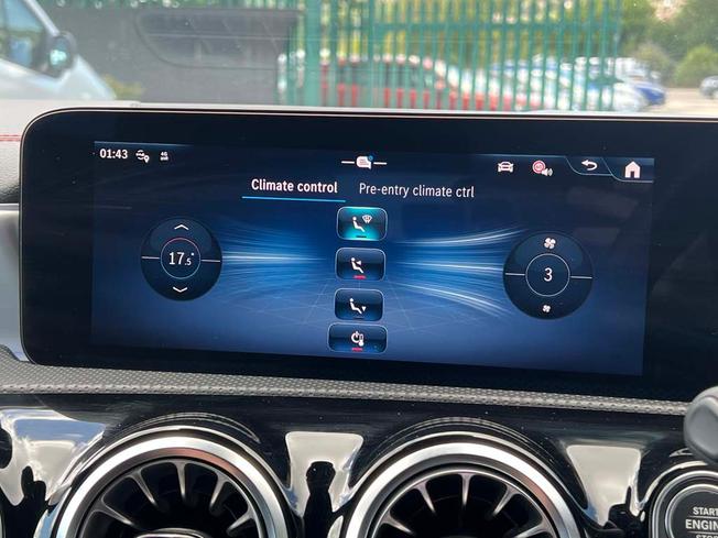 MERCEDES-BENZ CLA Class Photo 30
