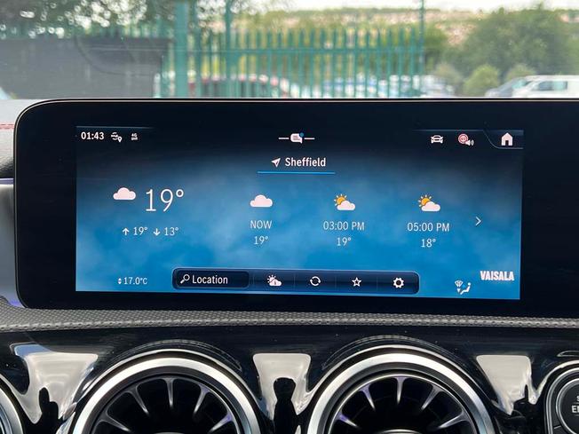 MERCEDES-BENZ CLA Class Photo 32