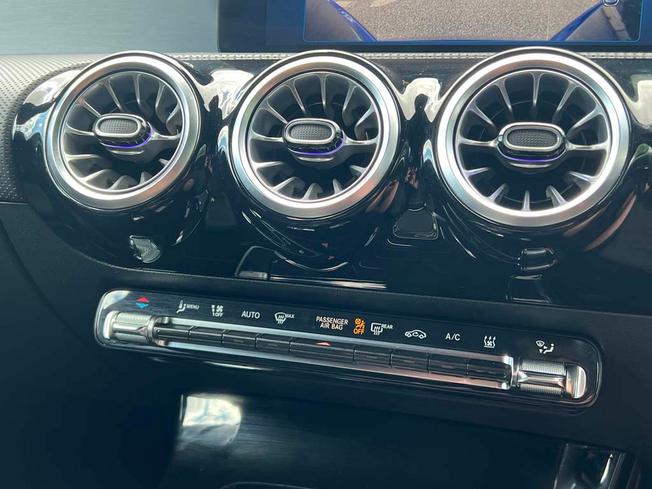 MERCEDES-BENZ CLA Class Photo 38