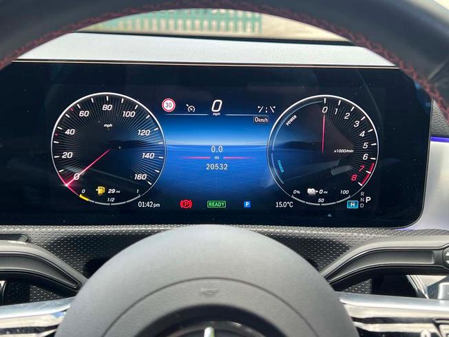 MERCEDES-BENZ CLA Class Photo 4