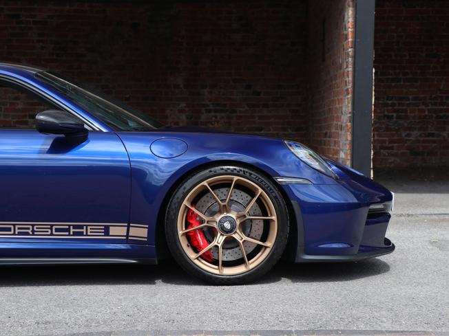 PORSCHE 911 Photo 10