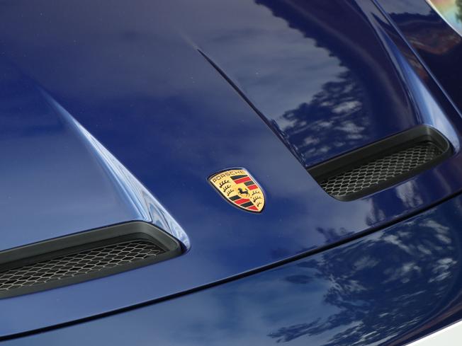 PORSCHE 911 Photo 17