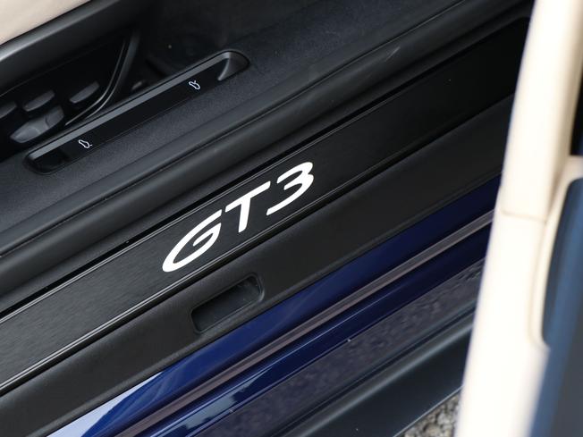 PORSCHE 911 Photo 19
