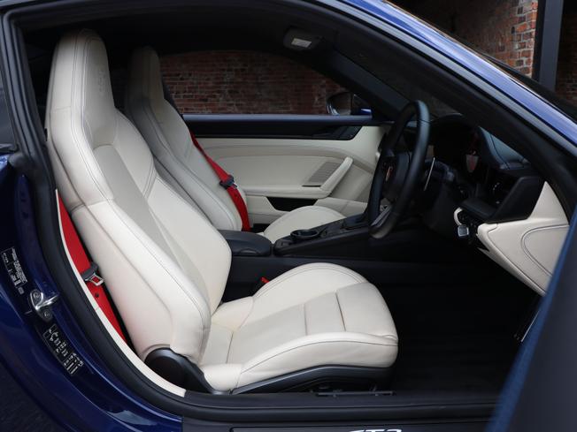 PORSCHE 911 Photo 23
