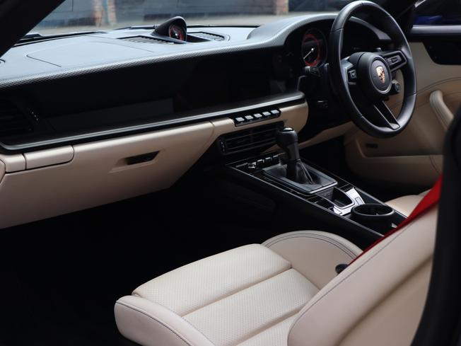 PORSCHE 911 Photo 3