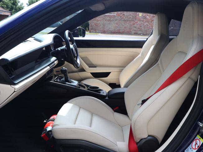 PORSCHE 911 Photo 30