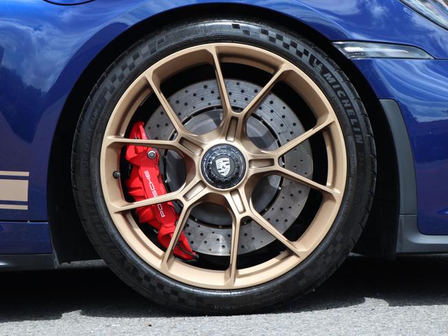 PORSCHE 911 Photo 4