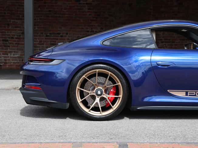 PORSCHE 911 Photo 9