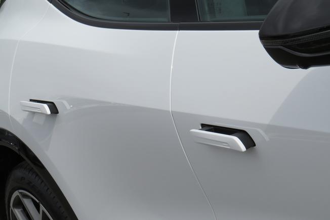 LOTUS Eletre Photo 13