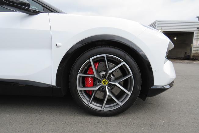 LOTUS Eletre Photo 16