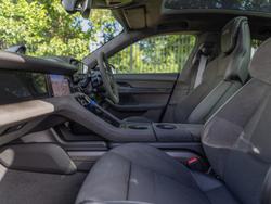 PORSCHE Taycan Photo 3