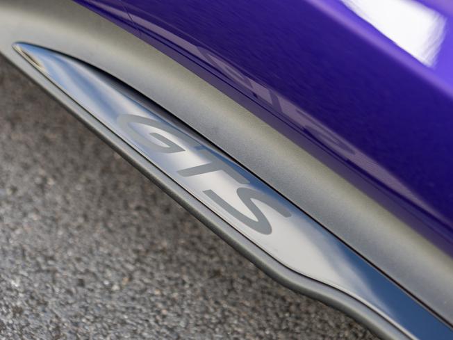 PORSCHE Taycan Photo 35