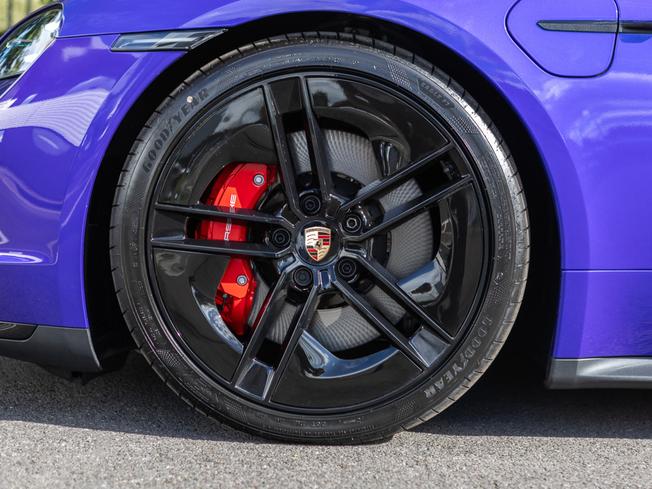 PORSCHE Taycan Photo 4