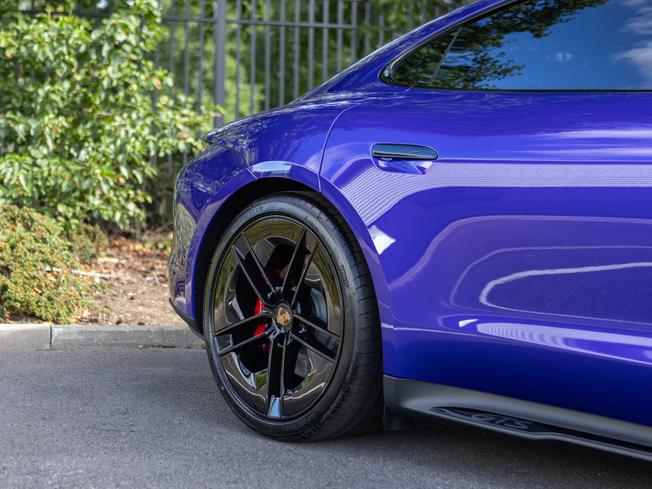 PORSCHE Taycan Photo 42