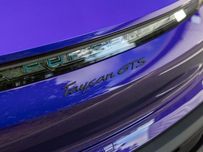 PORSCHE Taycan Photo 44