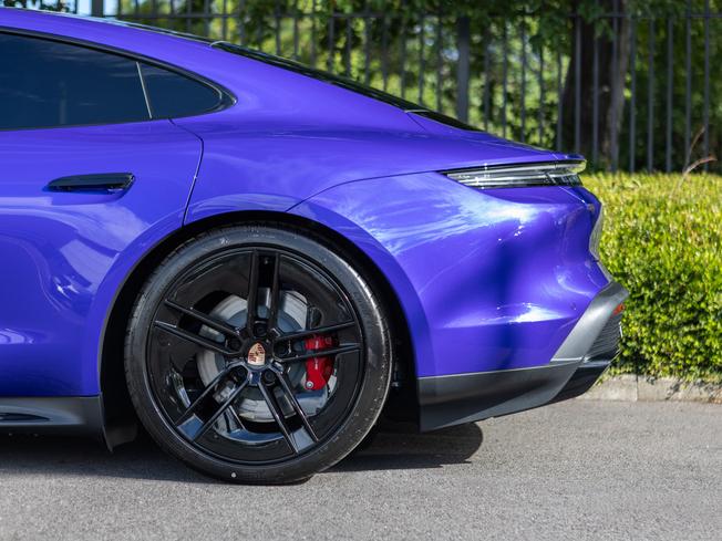 PORSCHE Taycan Photo 45