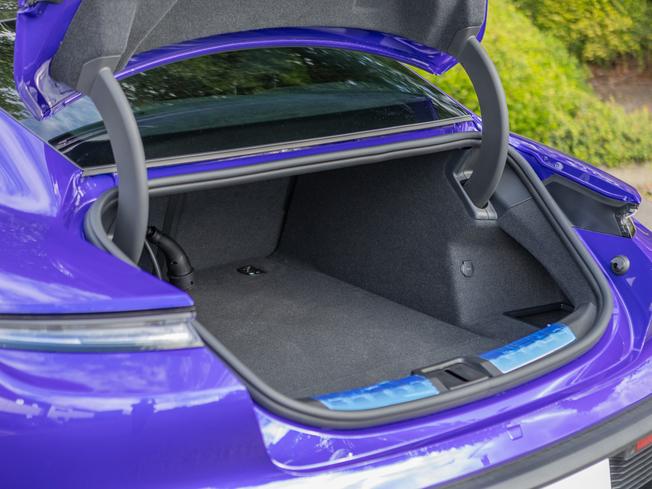PORSCHE Taycan Photo 47