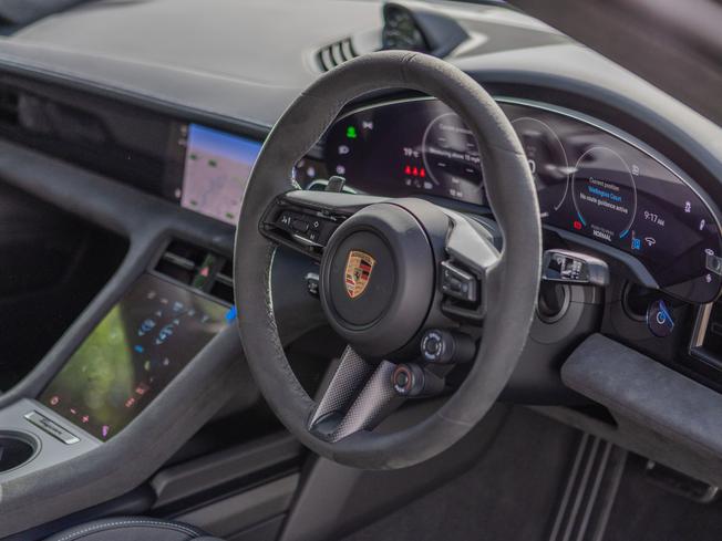 PORSCHE Taycan Photo 8